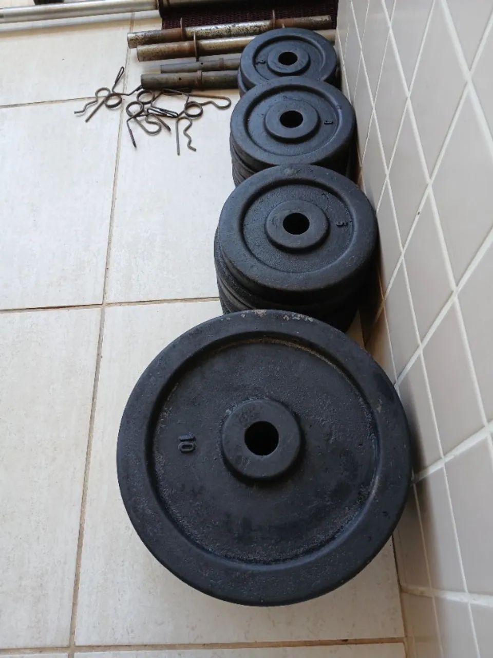 Kit Academia em Casa - Anilhas, Barra, Halteres e Suporte Ajustável - Foto 4