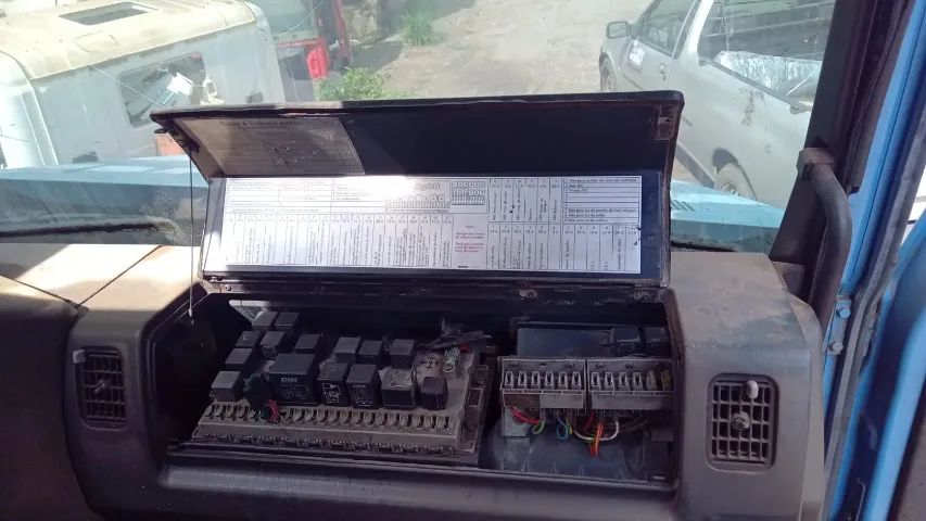 Vendo essa cabine de Scania 112, com algumas avarias e completa por dentro - Foto 4