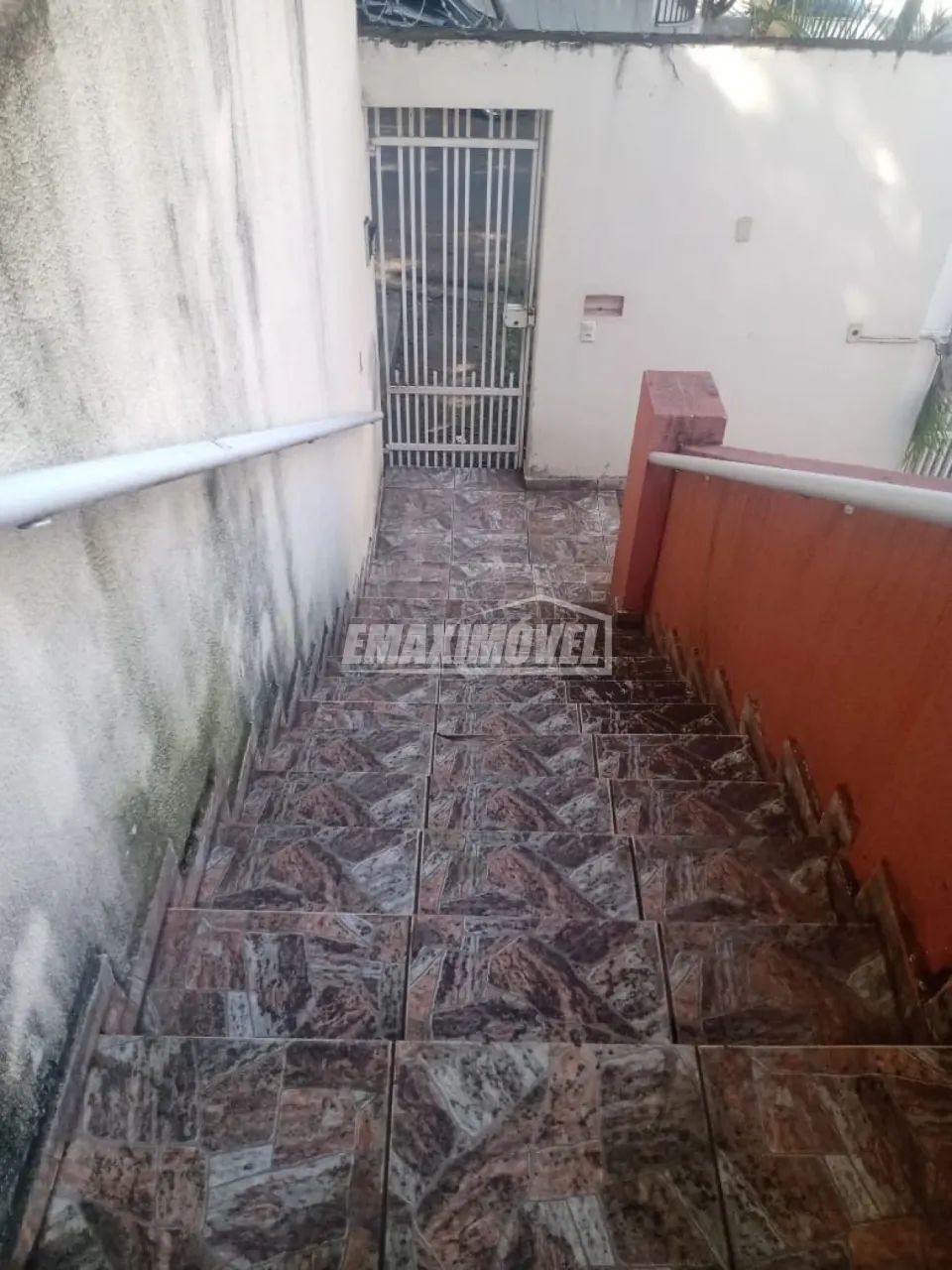 Casa com 2 Quartos sendo 1 suíte e Edícula - Vila Trujillo