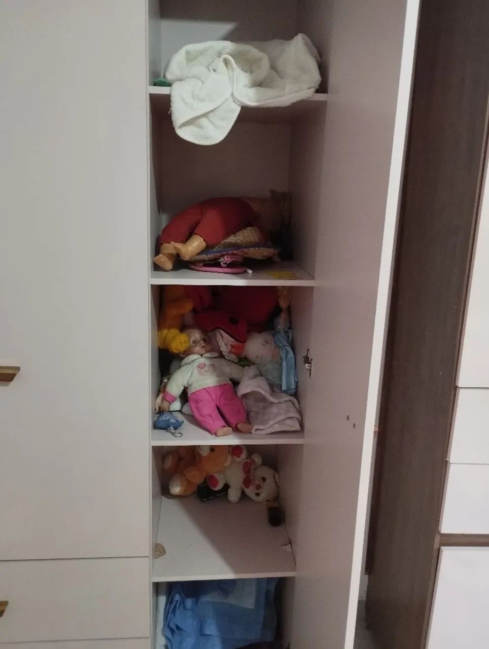 Guarda roupa+cômoda com detalhes de uso  - Foto 2