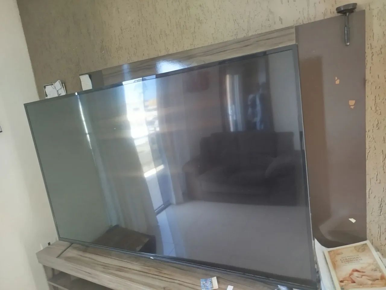 Televisão TCL 65 polegadas com defeito 
