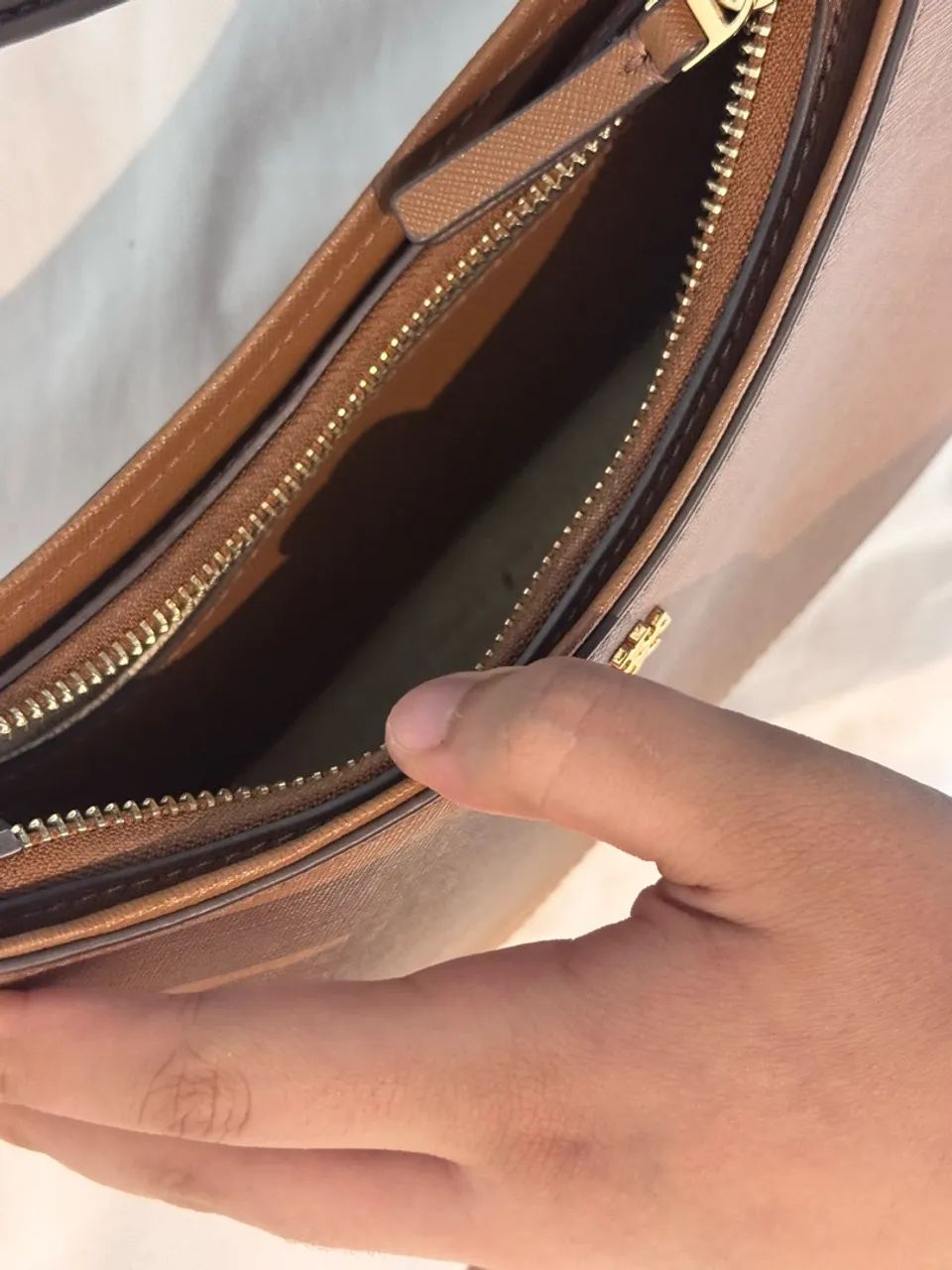 Bolsa tory Burch marrom  - Foto 4