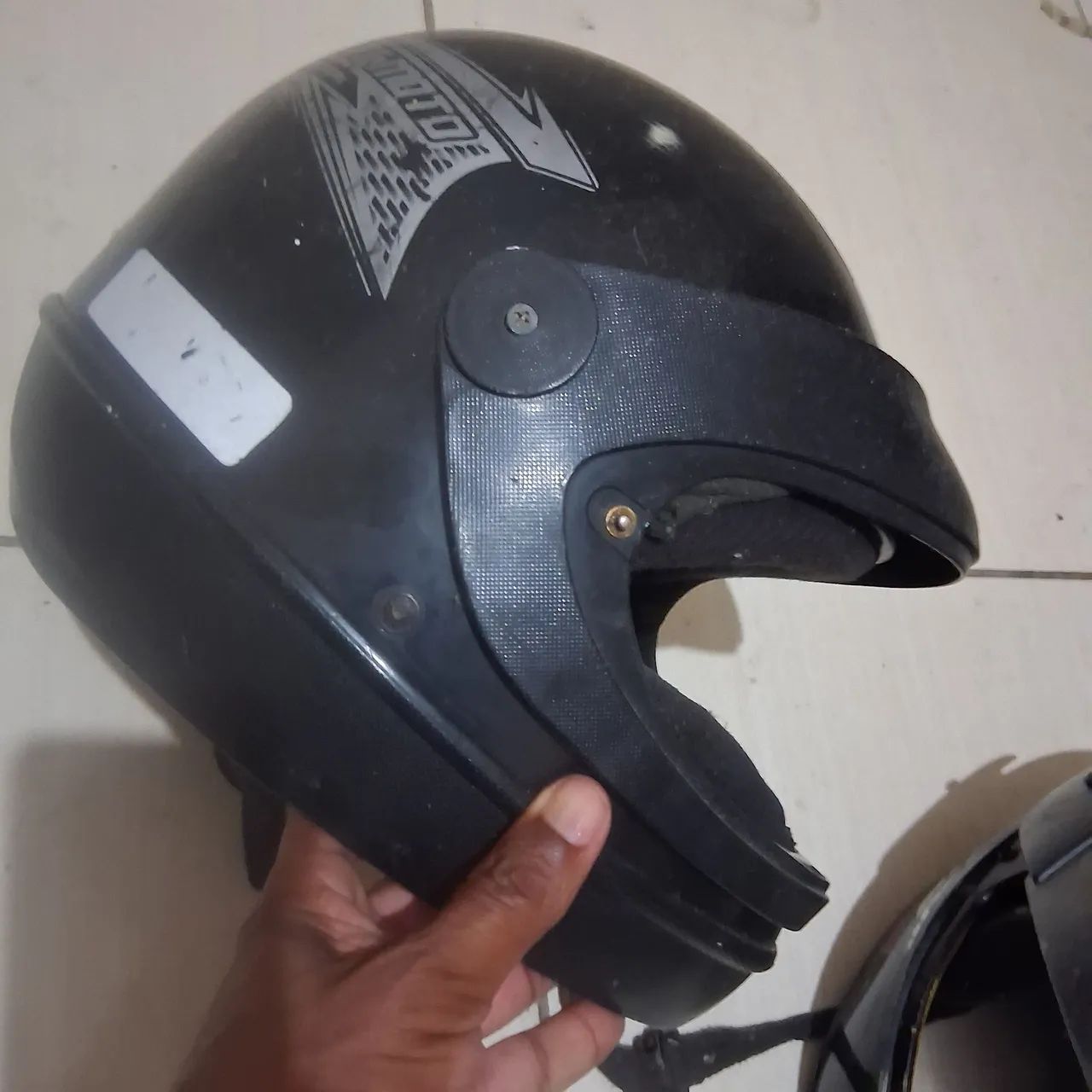 Vendo esses capacetes no precinho  - Foto 5