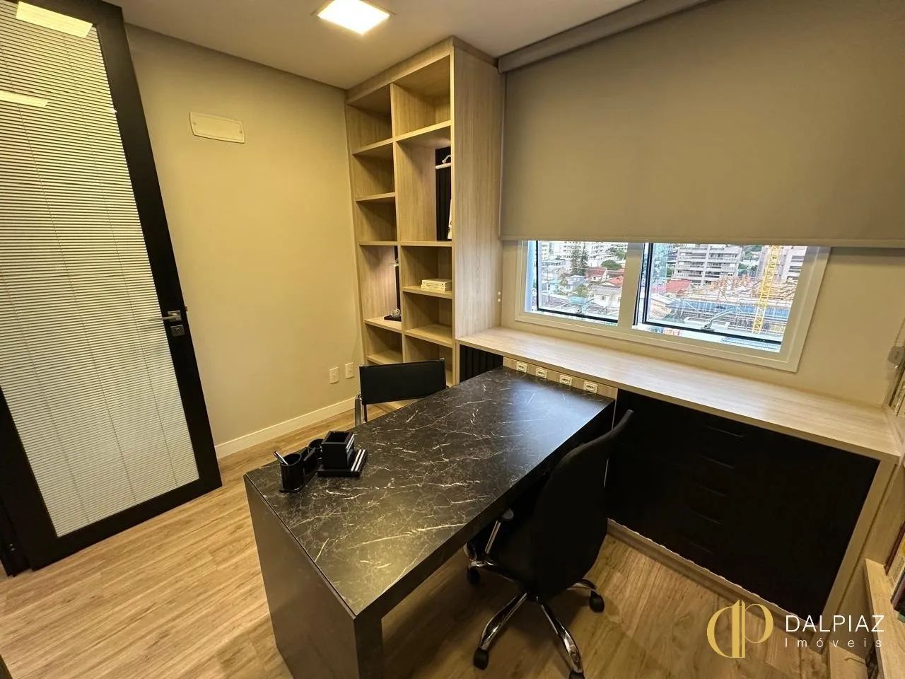 Excelente Sala Comercial na Trindade toda mobiliada para locação - Foto 2