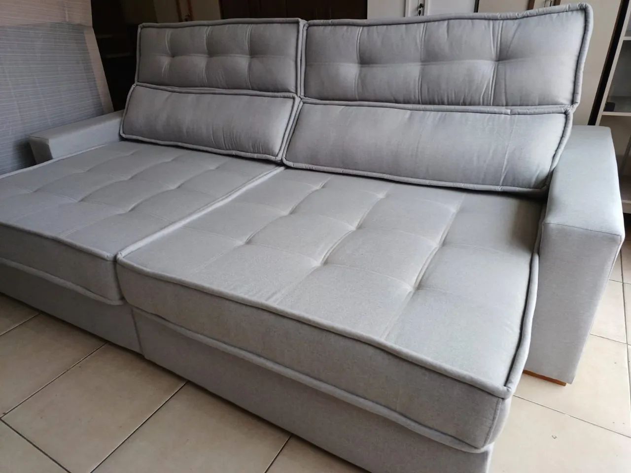 Sofá Retratil Novo Tem 2.70 De Largura Tecido Linho. - Foto 3