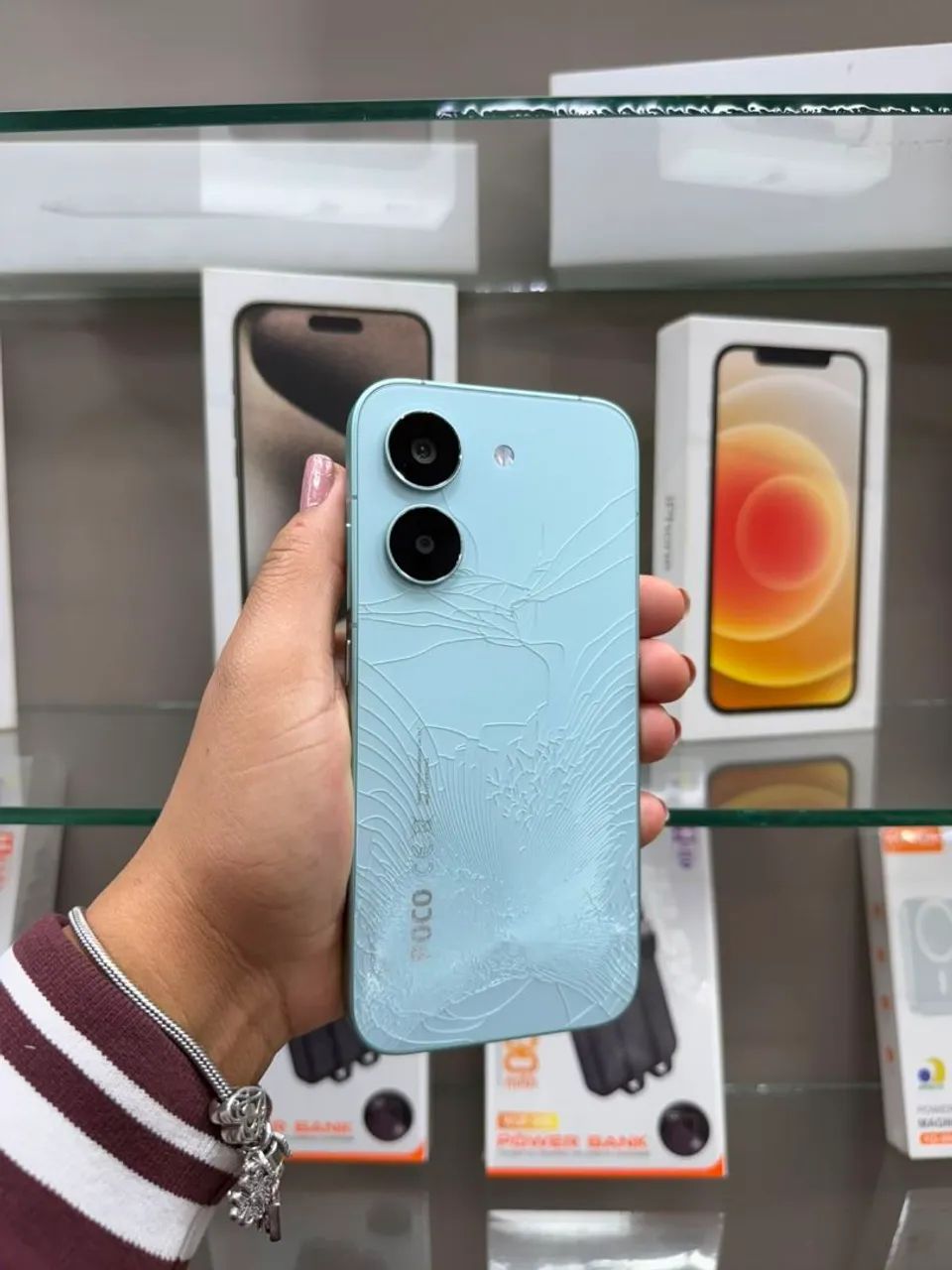 POCO X8 PRO TRASEIRA TRINCADA 