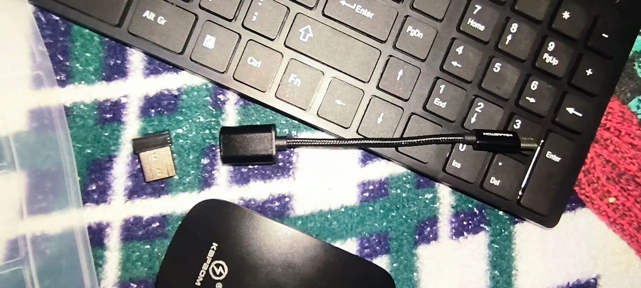 TECLADO  OTG ÓTIMO PARA JOGOS E DIA A DIA JA COM ADAPTADOR E PILHA - Foto 4