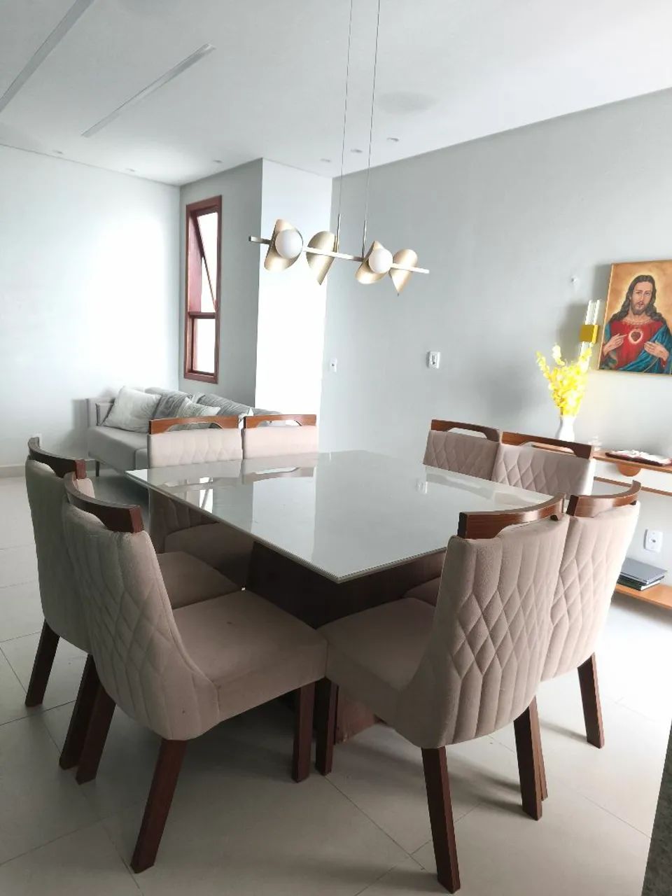 Mesa com tampo laqueado e 8 cadeiras - Foto 4