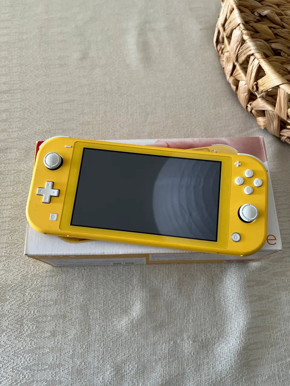Vendo Nintendo Switch Lite amarelo - Foto 3