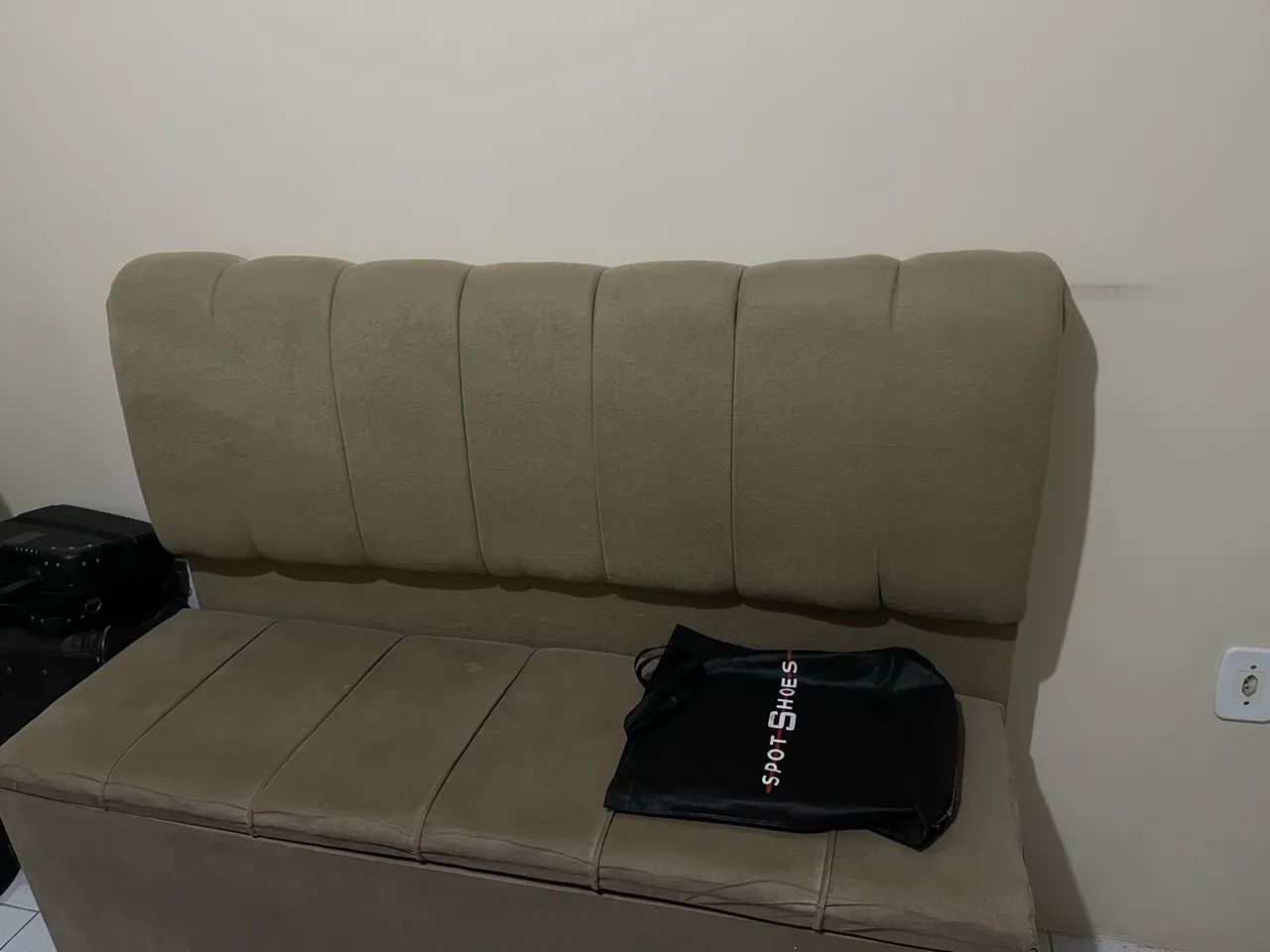Vendo cabeceira e baú 