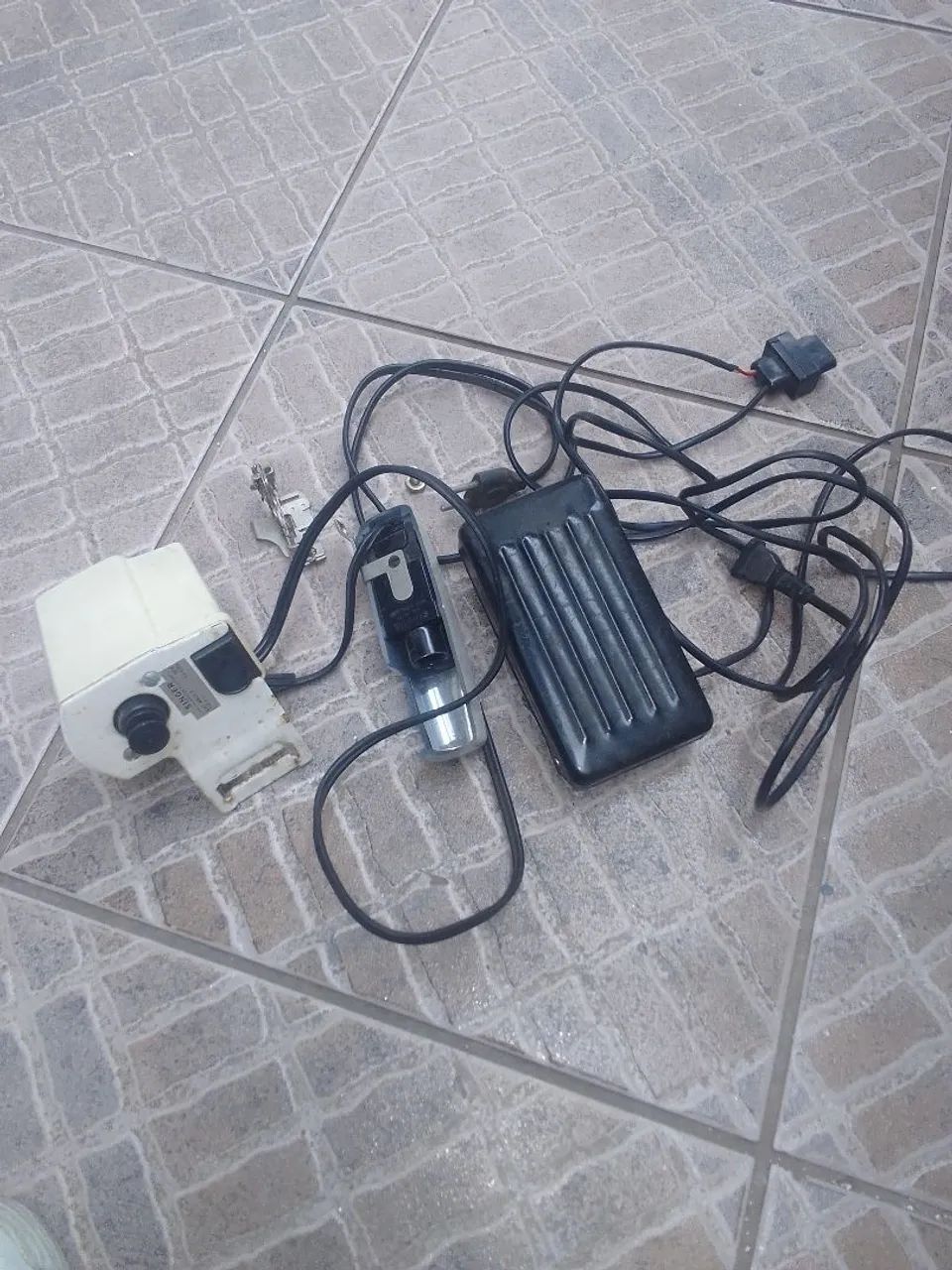 Motor e pedal de máquina Singer
