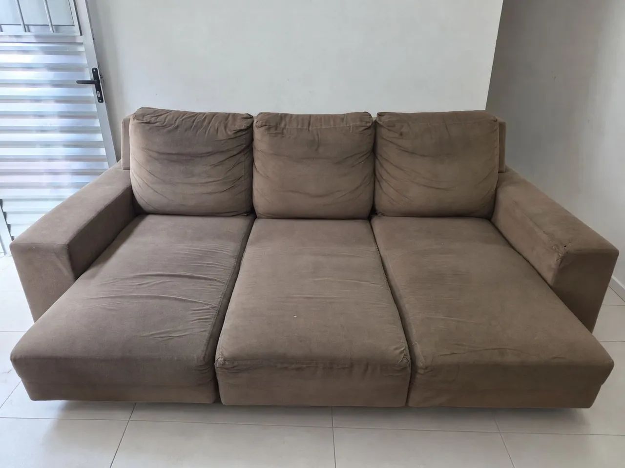 Sofá 3 lugares Marrom