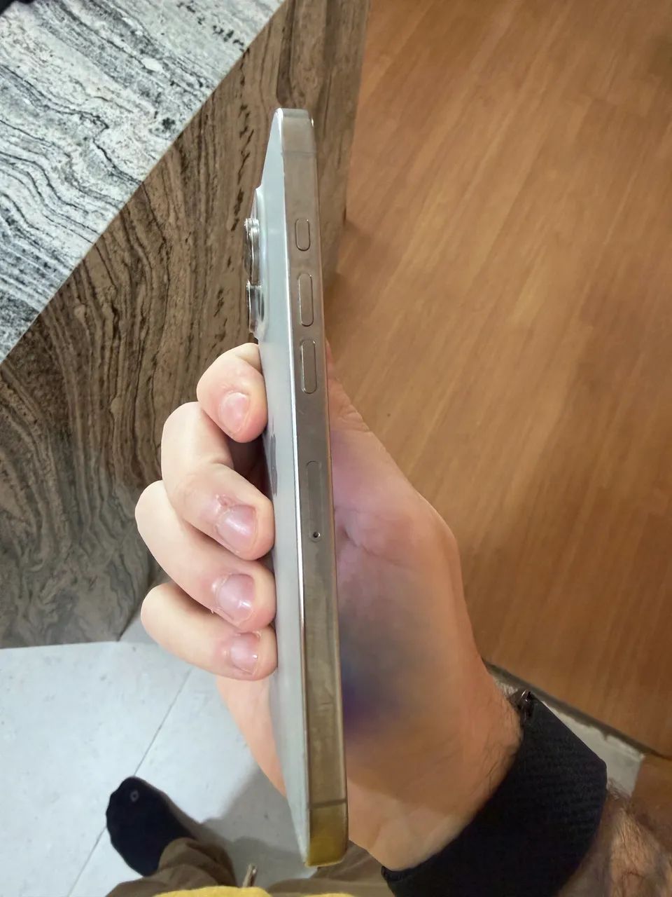 iPhone 16 pro max - 256gb - Vidro traseiro rachado - Foto 5