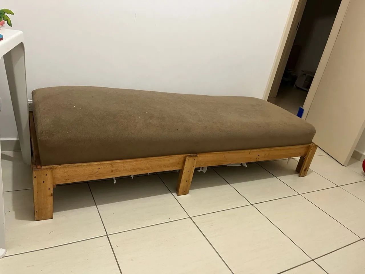 Banco acolchoado de pallet