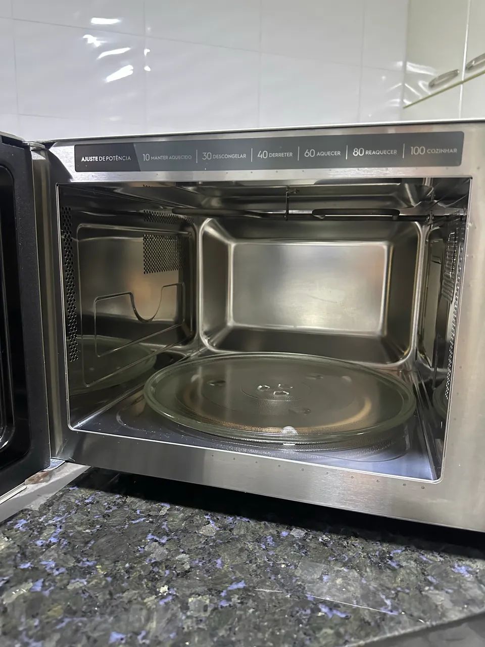 Microondas Electrolux 31L pouco uso - Foto 4