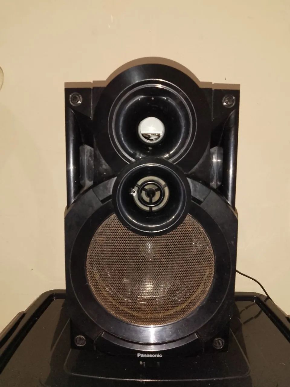 Caixa de Som com Toca CD 