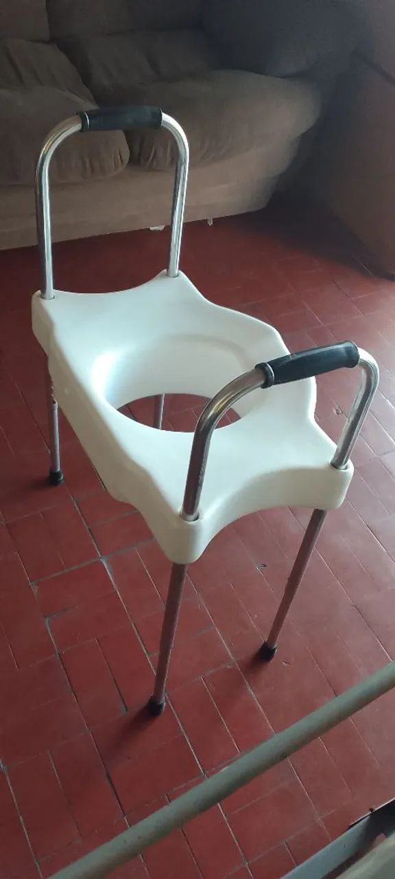 Elevador de Assento Sanitário com Alças Reguláveis 