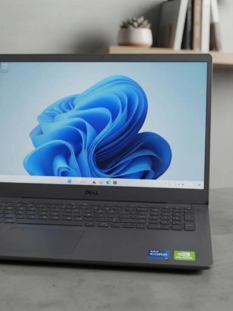 Notebook Dell i7 com 24 GB - placa de vídeo NVidia - Windows 11 - Foto 3