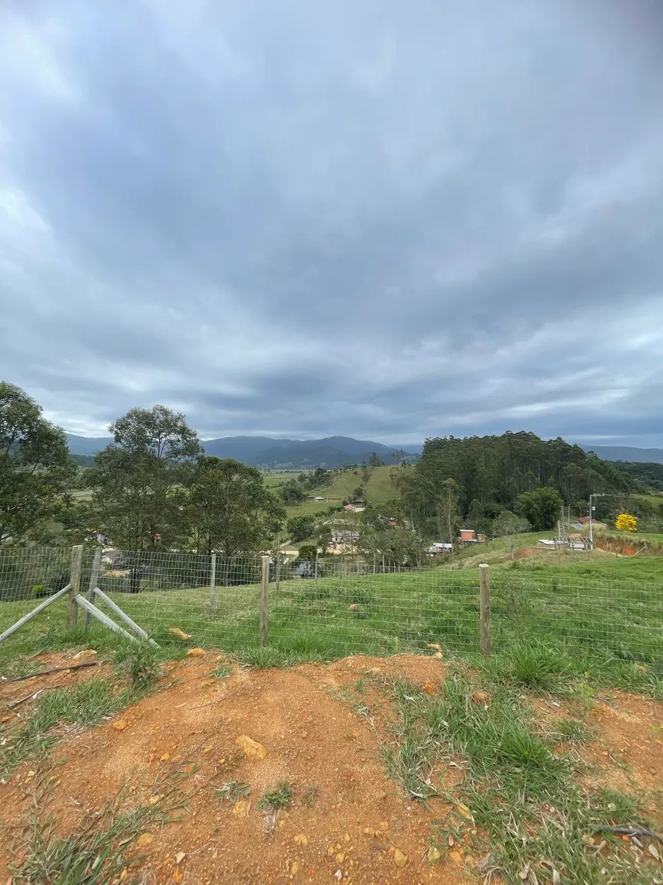 VENDO TERRENO ÓTIMO PRA CHALÉ OU UMA CASA - Foto 2