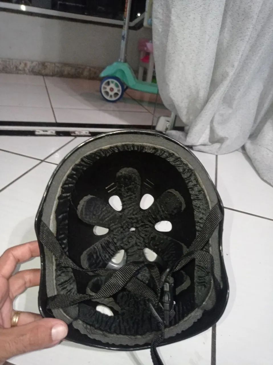 Capacete skate patinete unissex profissional preto - Foto 2