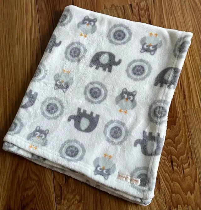 Cobertor Elefante Blankets & Beyond importada (Desapego)