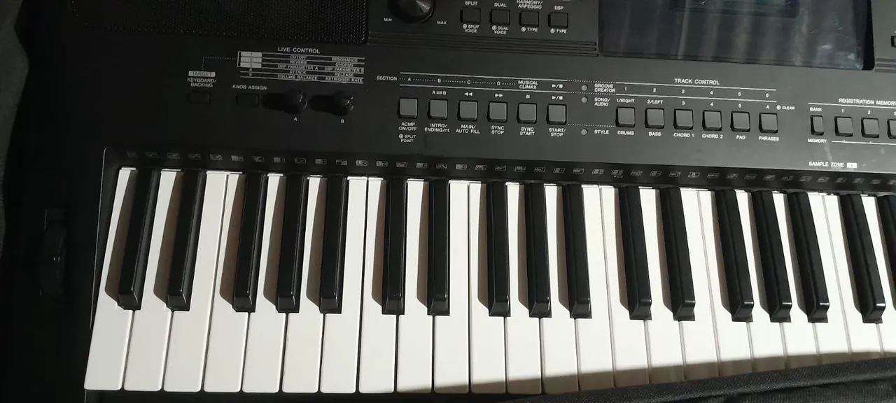 Teclado yamaha 61 tecla  - Foto 3