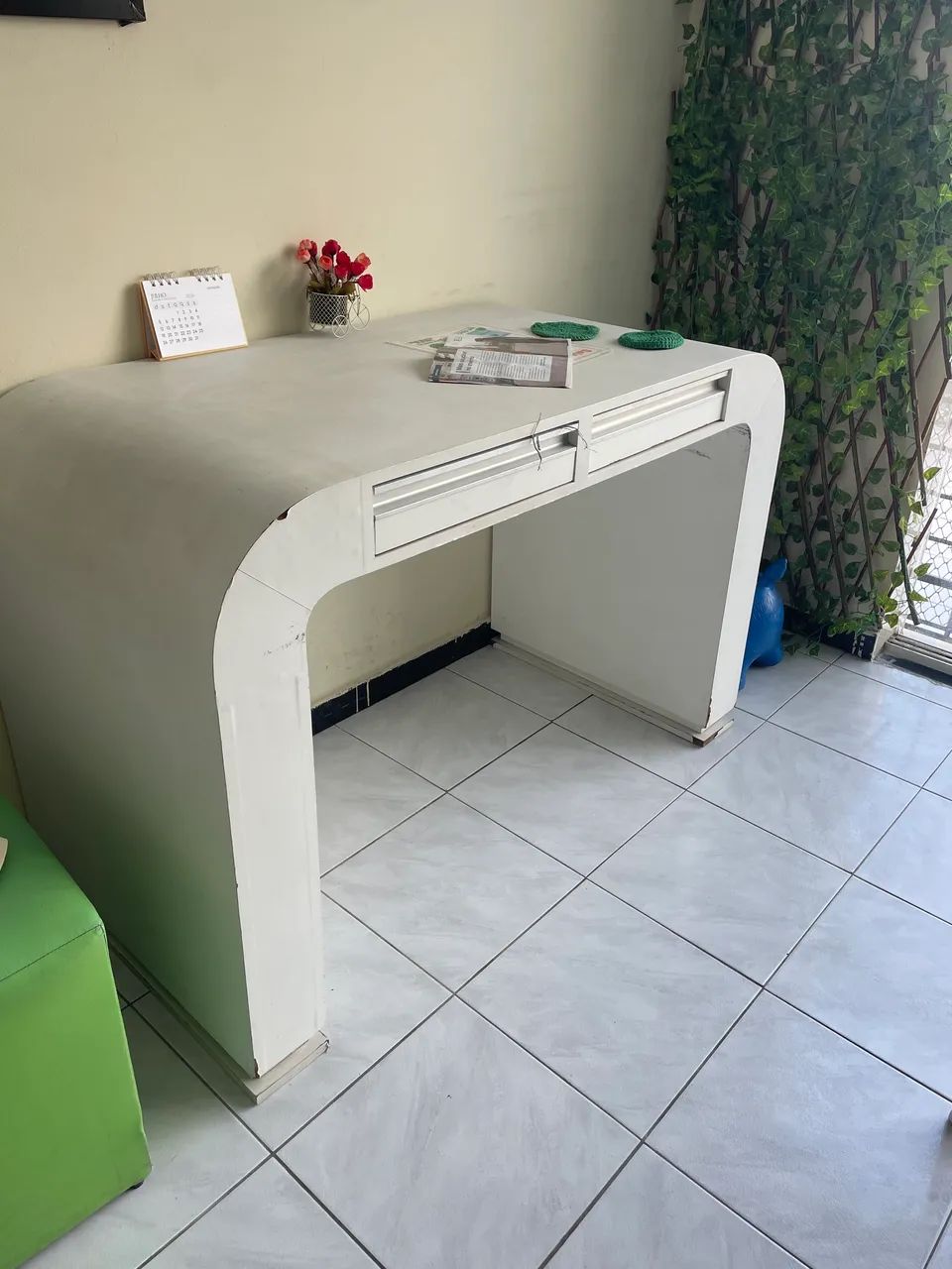 Escrivaninha branca