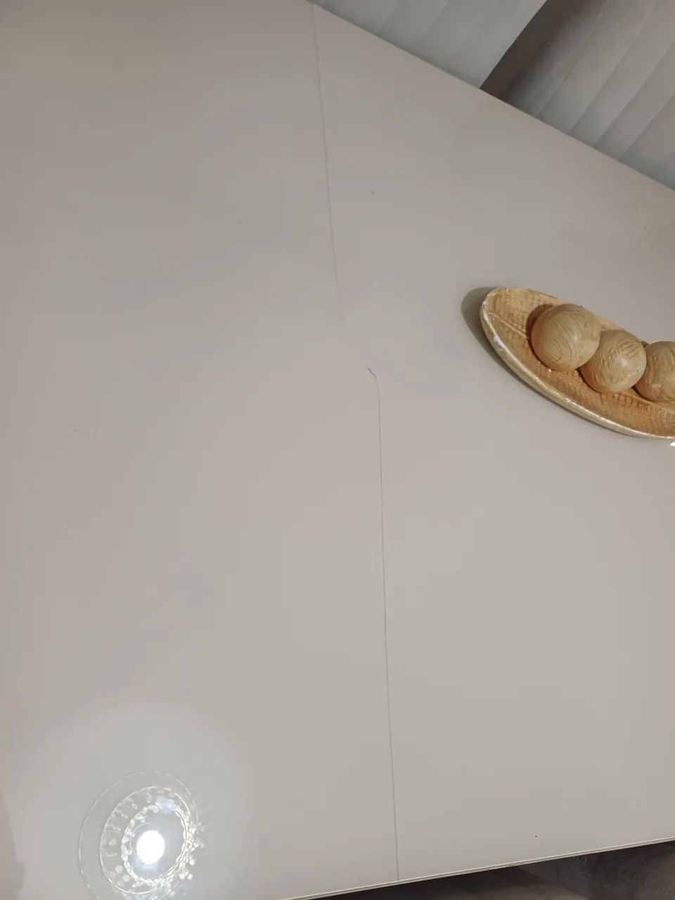 Mesa com 6 cadeiras tá com o vidro rachado - Foto 3