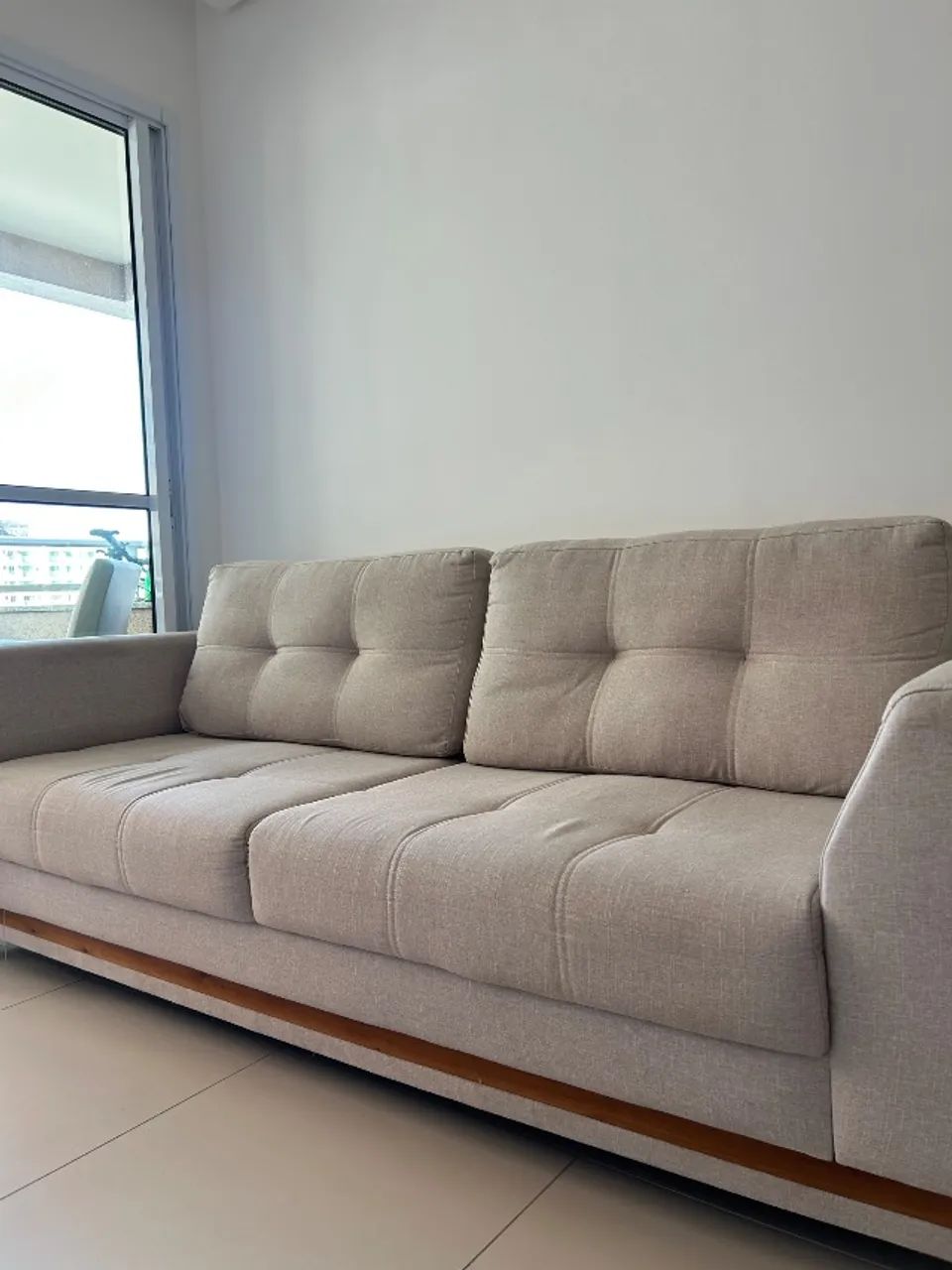 Sofá 4 lugares em  linho muito bem conservado 