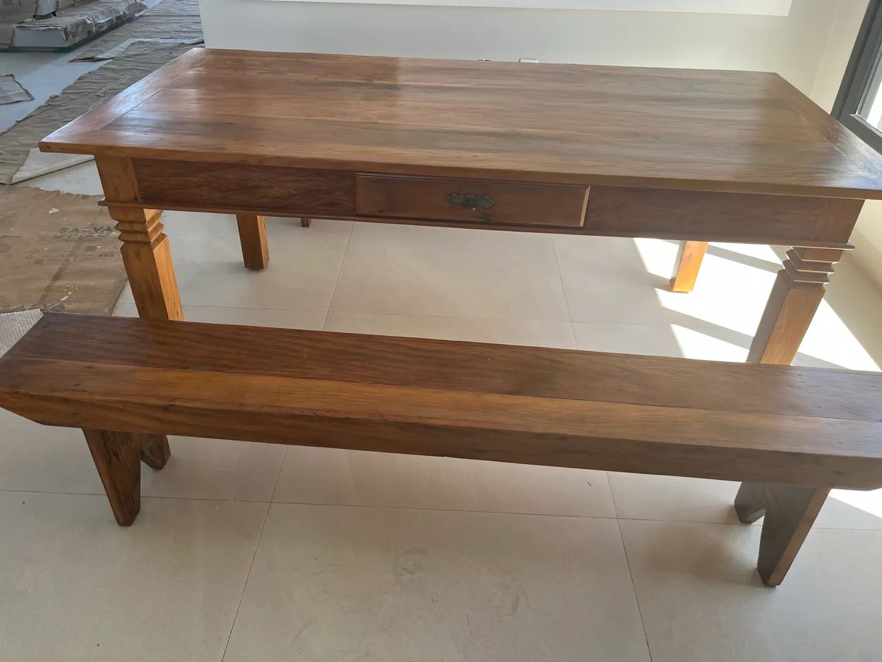 Mesa de demolição com banco 