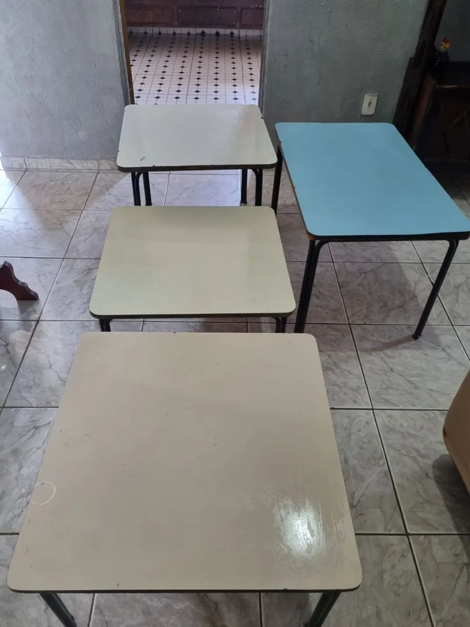 MESASE CADEIRAS DE ESCOLINHA