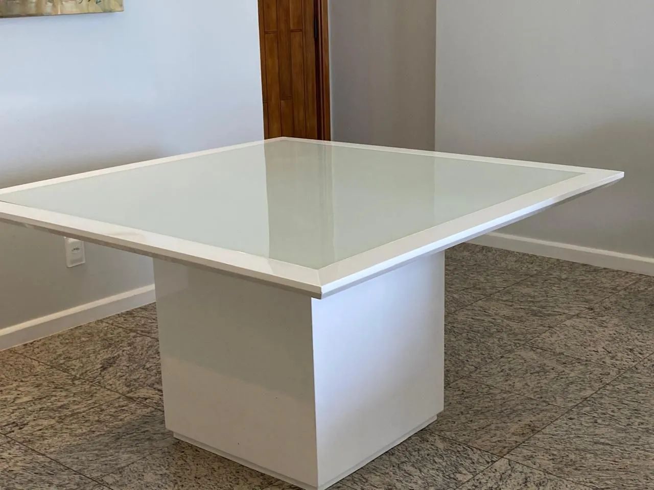 Vendo mesa e conjunto de cadeiras 