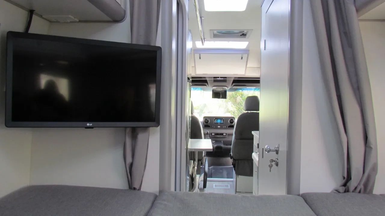 Motorhome em estado de zero completo - Foto 5