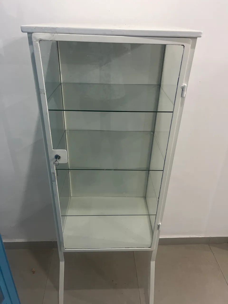 Cristaleira Ferro Branca para Farmácia  - Foto 2