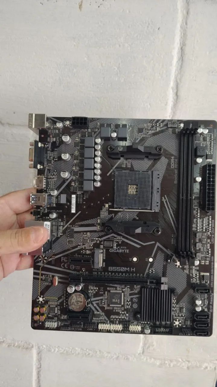 Placa mãe gigabyte B550 Amd - Foto 4