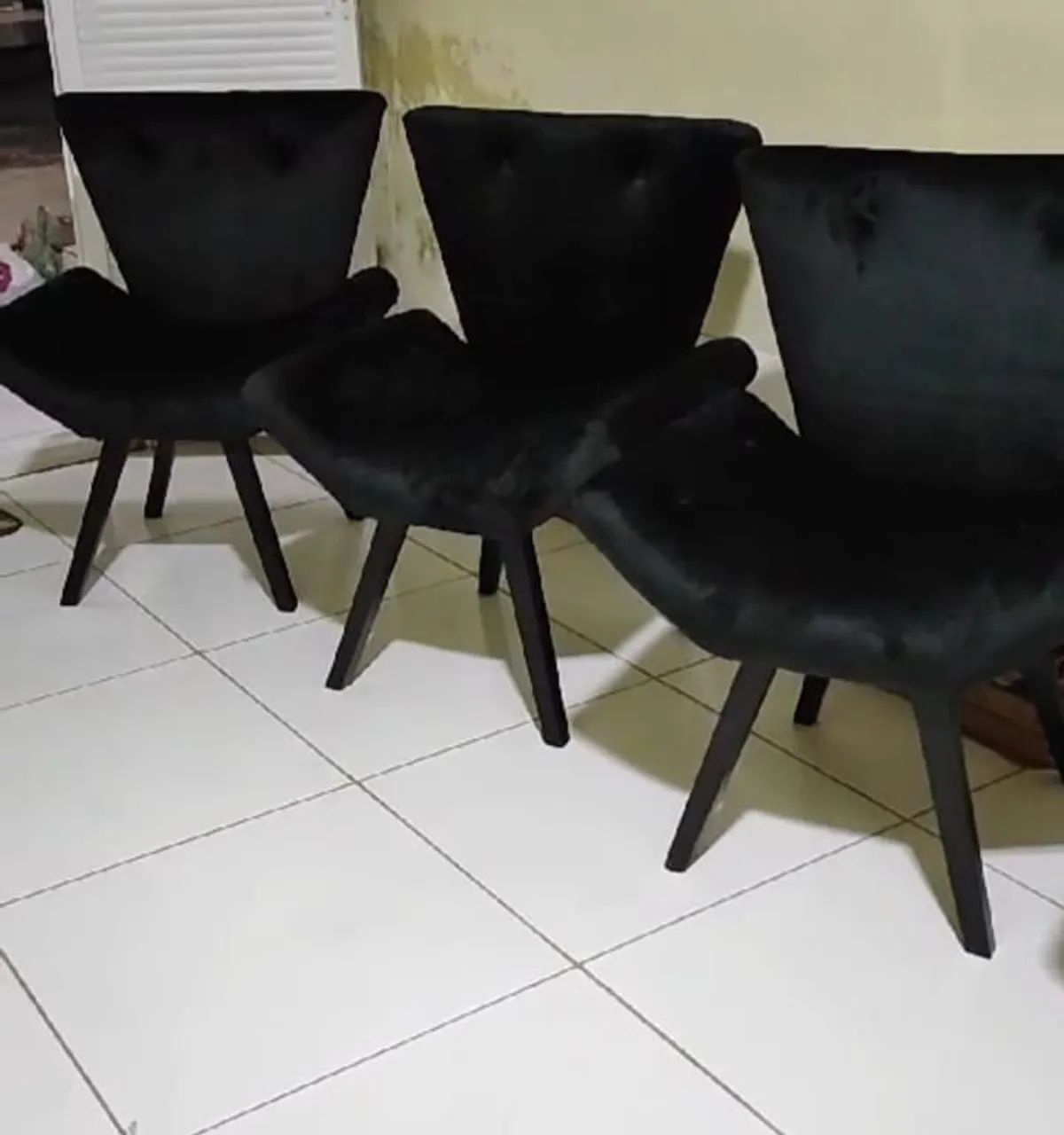 Poltronas luxo RS 260,00 na compra de mais de uma Poltrona contato *  - Foto 3