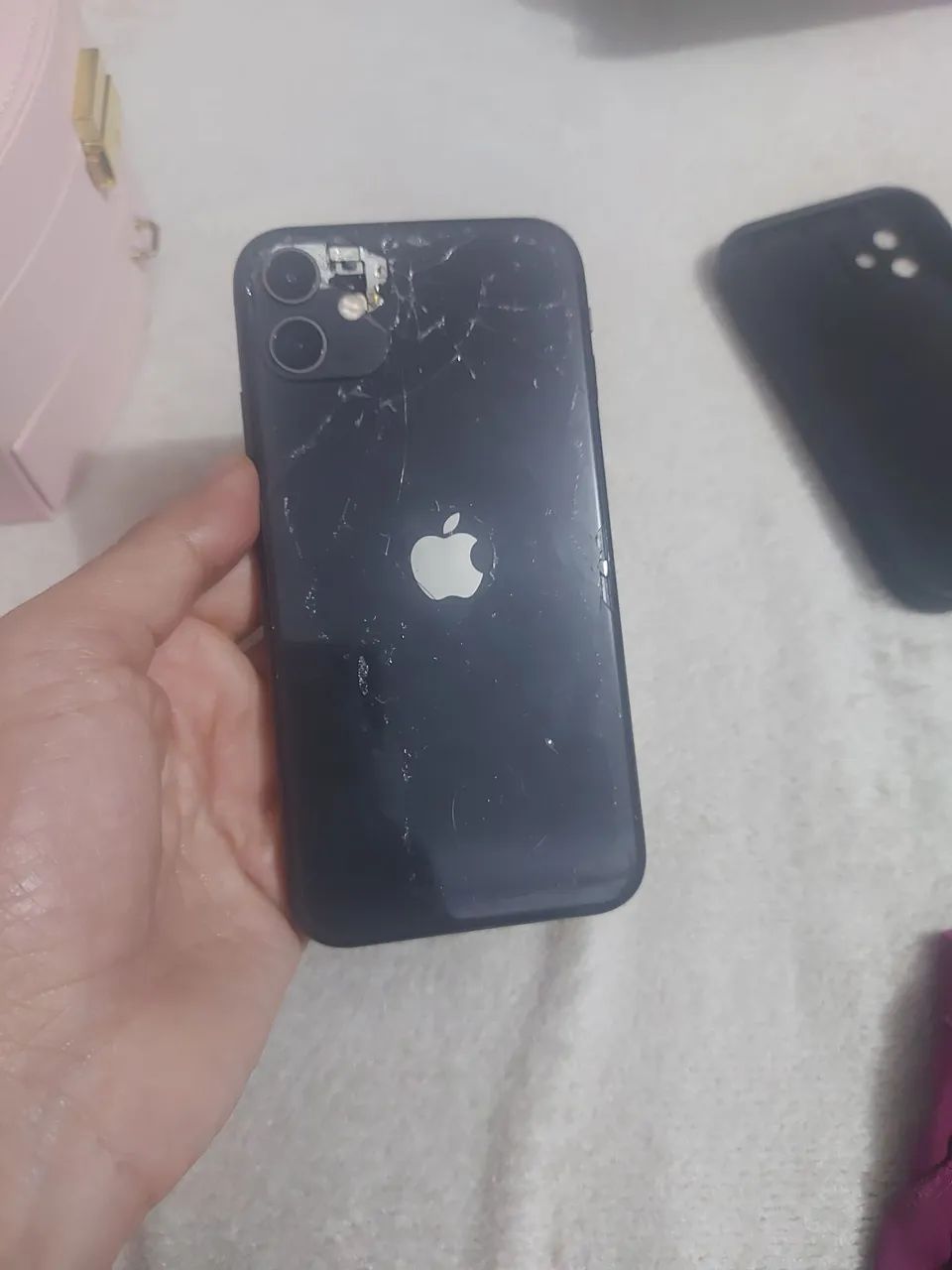 Iphone 11 traseira quebrada, mas funcionando  - Foto 5