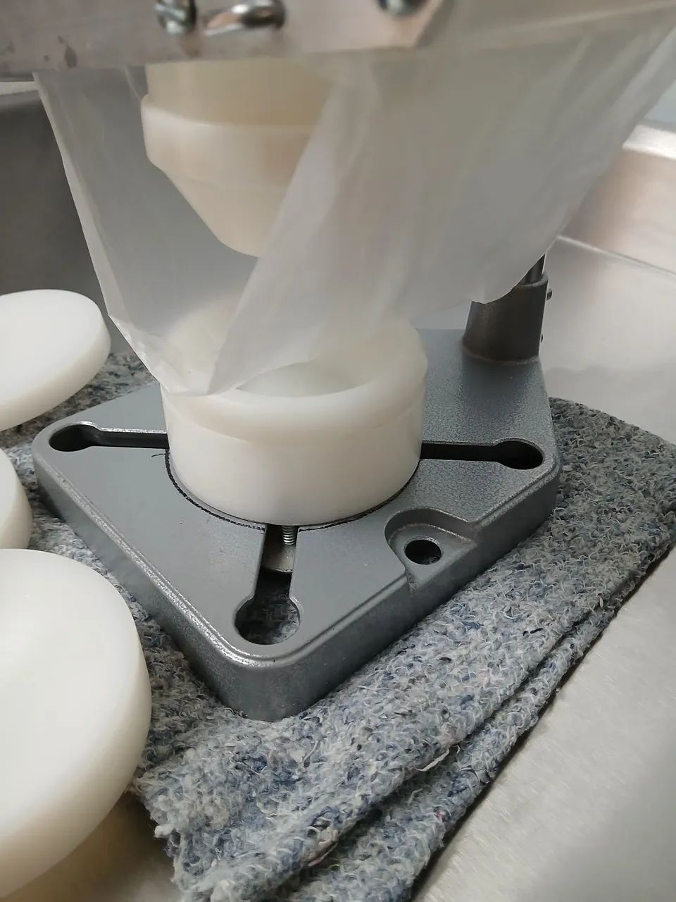 Máquina de Produzir Empadas com Extrator de formas  - Foto 4