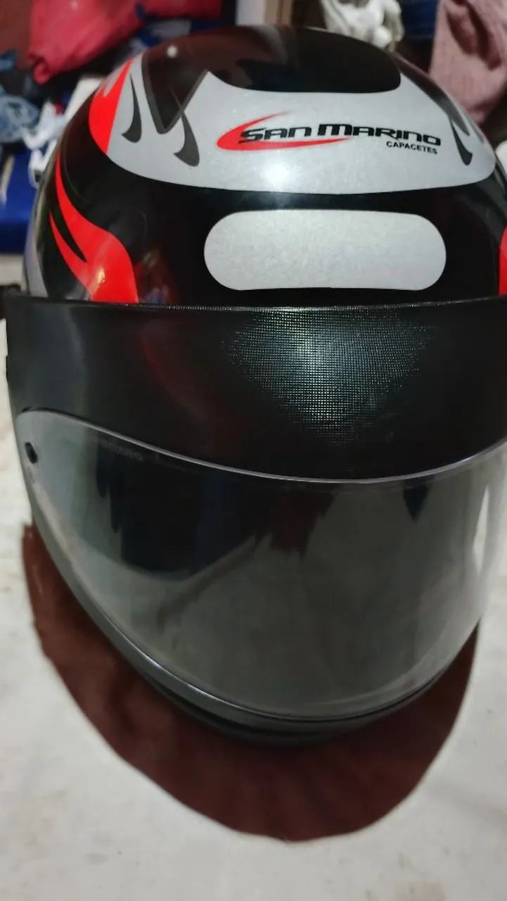 Vende se capacete 