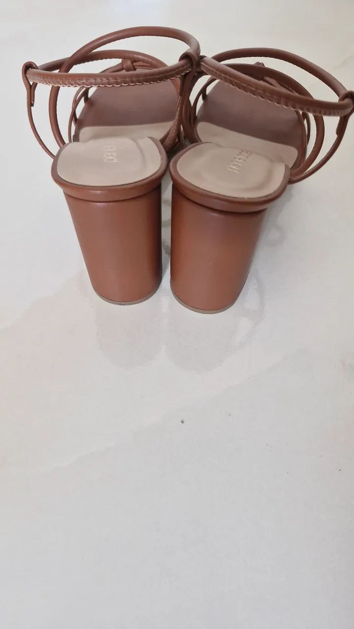 Sandália N°37 - Nunca Usada - Foto 2