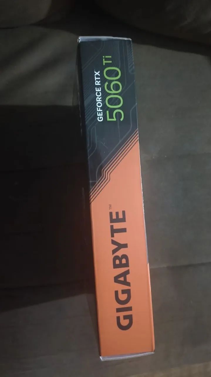 Vendo placa  Gigabyte Geforce RTX 5060 tô.da linha windforce placa de vídeo  - Foto 3