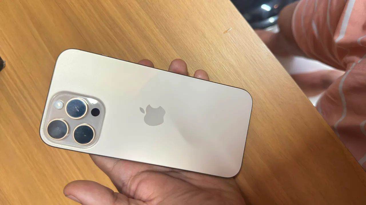 Iphone 16 pro Max  - Foto 4
