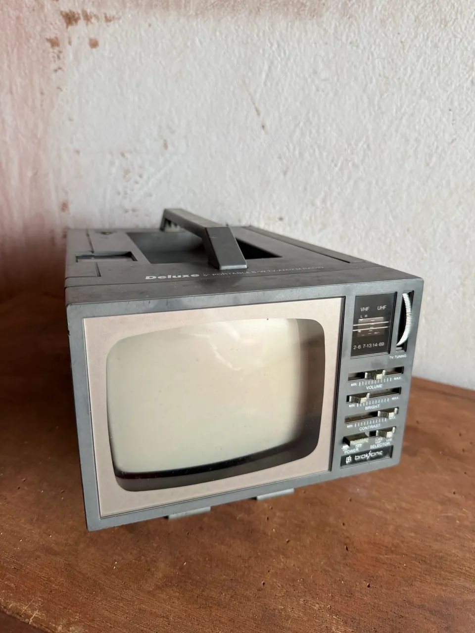 Mini tv retrô broksonic antiga ( sem teste) sem garantia  - Foto 4