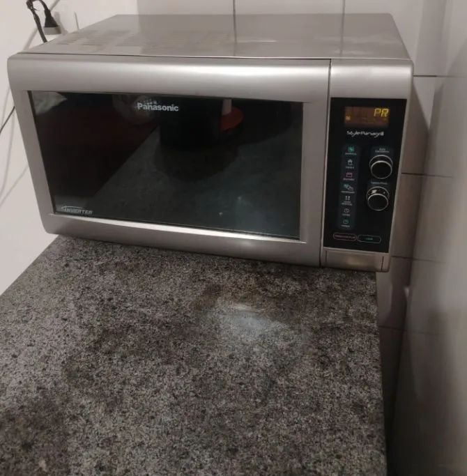 Micro-ondas Panasonic com grill - Foto 2