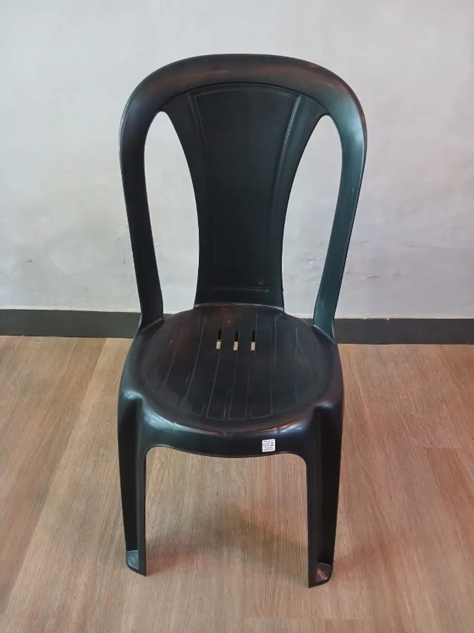 Cadeira de Plástico Resistente - Foto 2