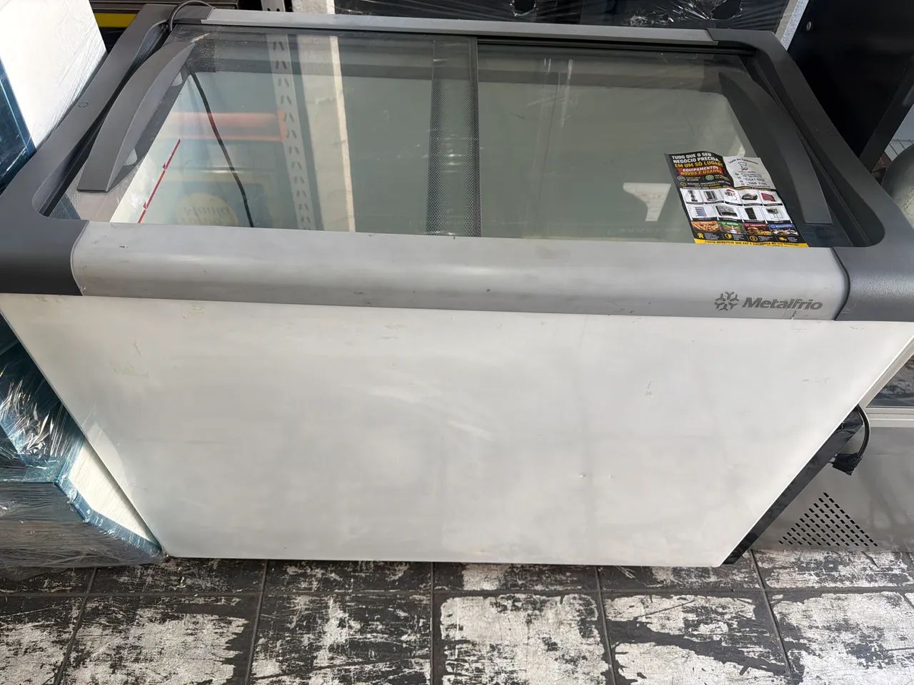 Freezer horizontal trampa vidro metalfrio 300litros