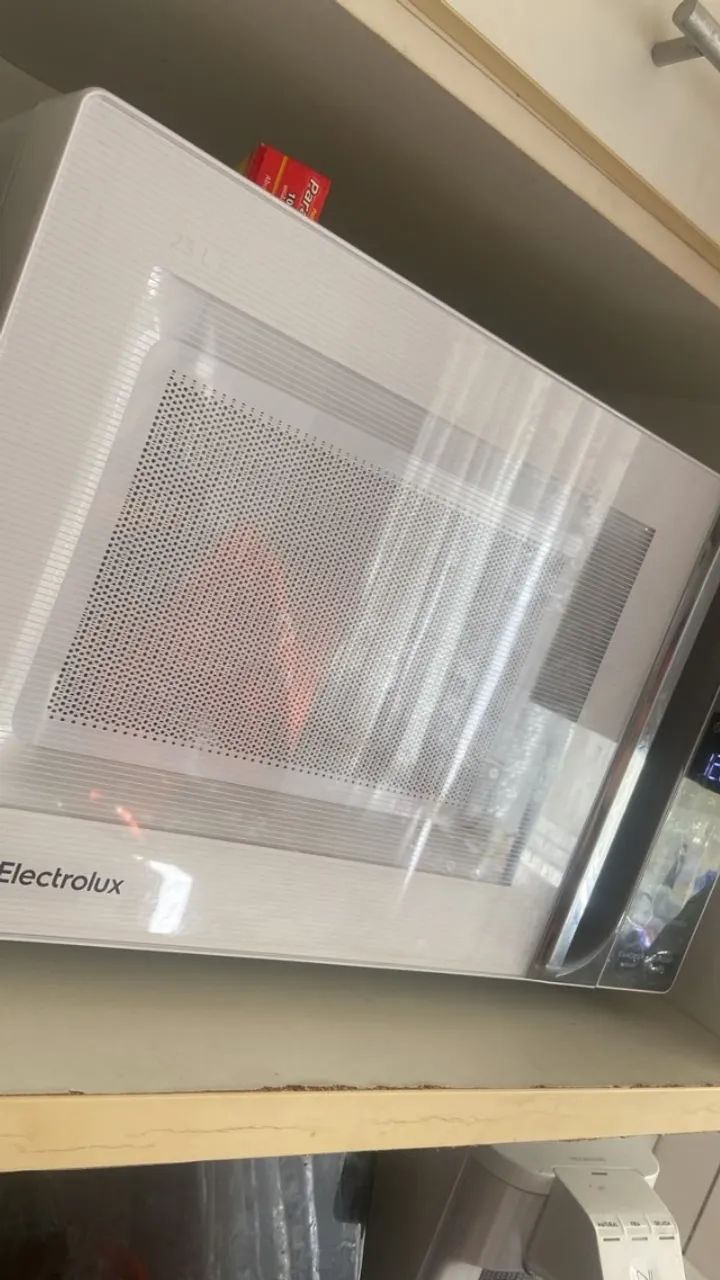 Micro-ondas Electrolux 36 litros Efficient ME36S - 2 meses de uso