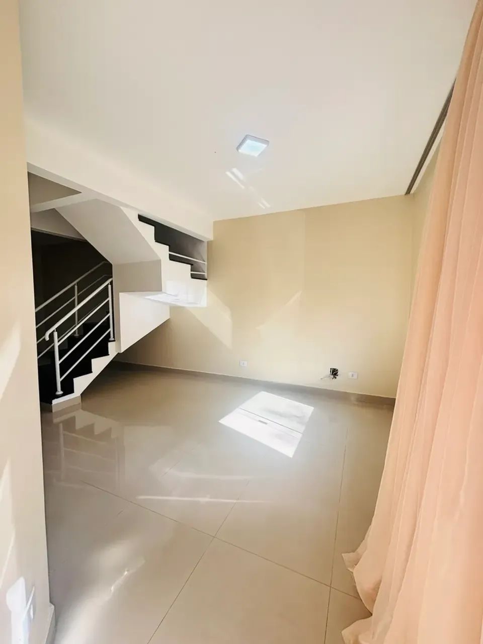 SOBRADO DE 160m² | 3 QUARTOS | PRÓXIMO A SANTA FELICIDADE - Foto 2
