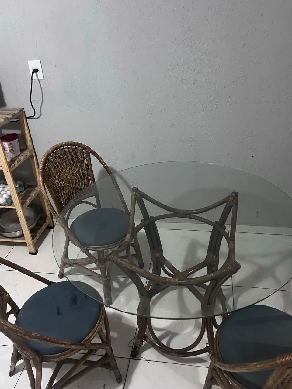 MESA DE VIDRO À VENDA ? LINDA E CONSERVADA! - Foto 3
