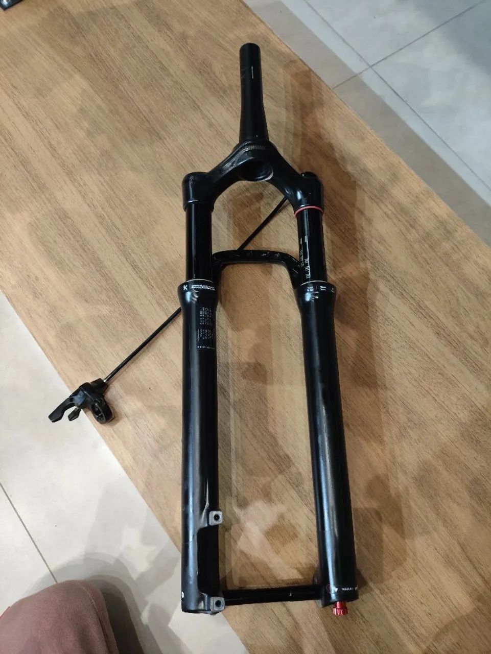 Suspensão Rock Shox Reba Boost 100mm de curso  - Foto 3